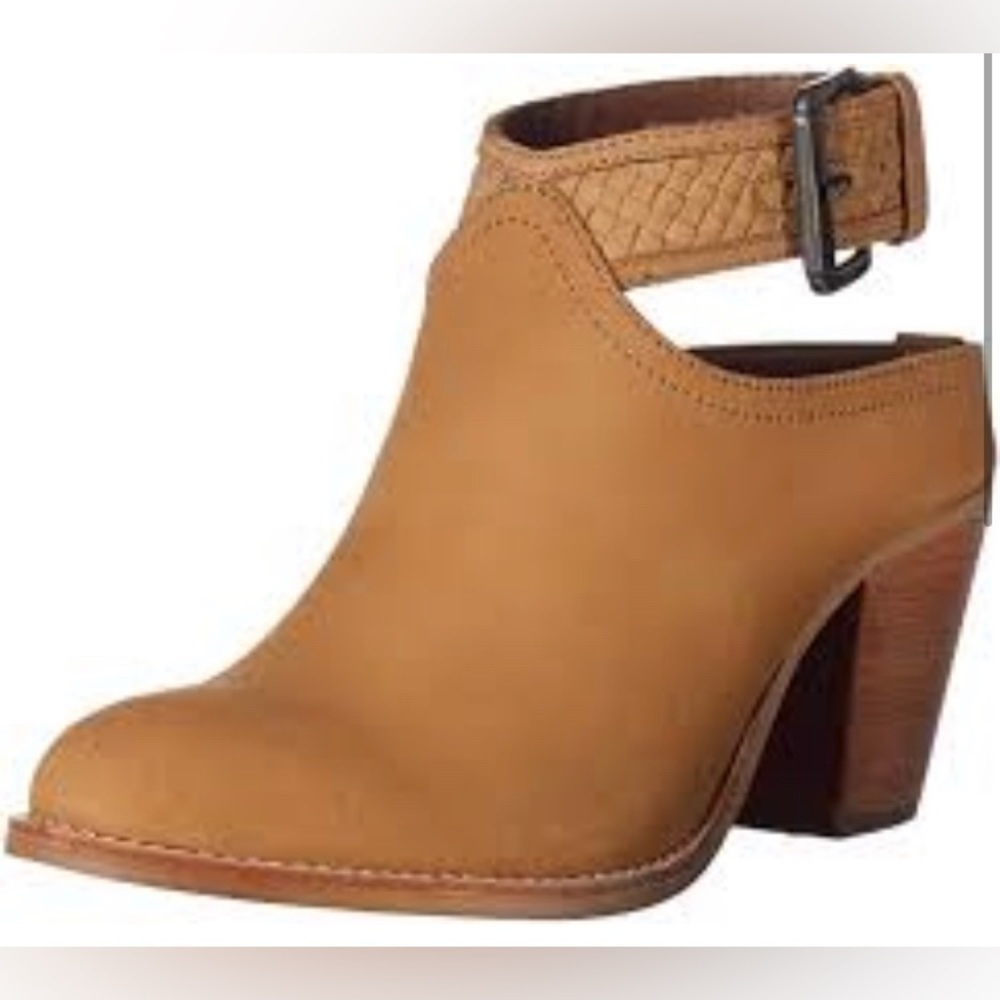 Crevo Eva shootie tan leather size 10